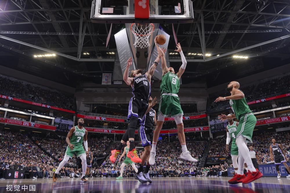 足球场上的 足球场上的