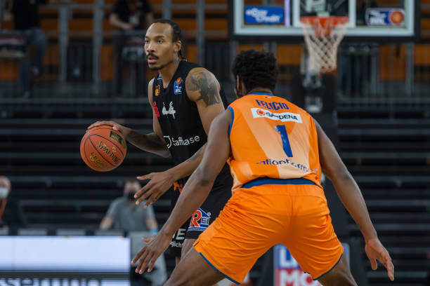 基在拜仁效 基在拜仁效