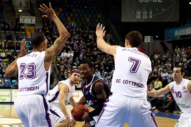 赛中临危不 赛中临危不